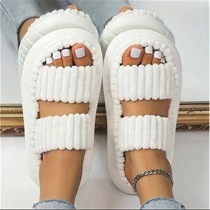 SOUL SUNRISE FLUFFY WHITE CLOUD SLIPPERS•XL (10/11)